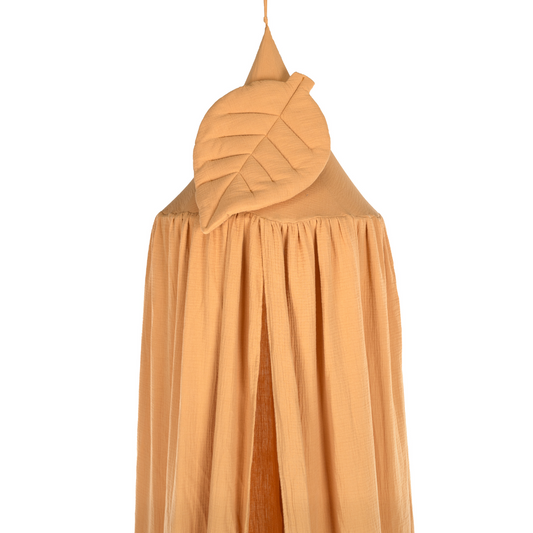 Canopy από μουσελίνα σε καμέλ χρώμα με διακοσμητικό φύλλο, για παιδικό δωμάτιο