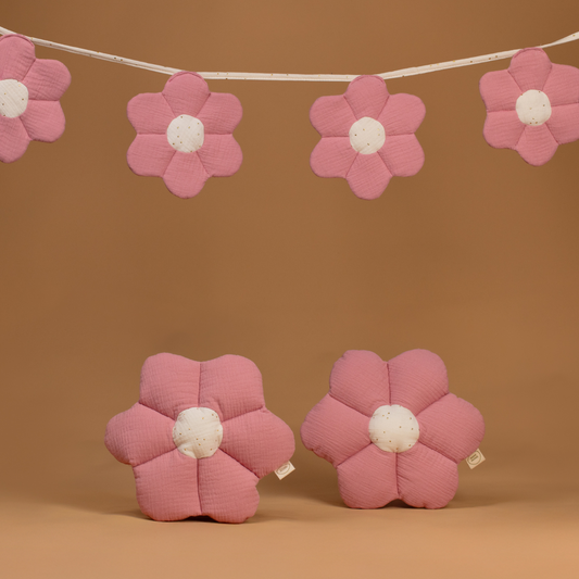 Διακοσμητικό δέσιμο κουρτίνας σε σχήμα λουλούδι από βαμβακερή μουσελίνα με κορδόνια για εύκολη τοποθέτηση.