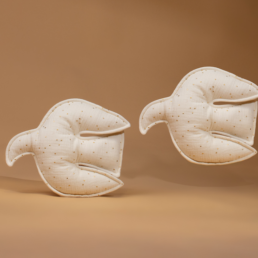 Διακοσμητικό δέσιμο κουρτίνας σε σχήμα πουλιού από βαμβακερή μουσελίνα σε εκρού χρώμα με χρυσές λεπτομέρειες