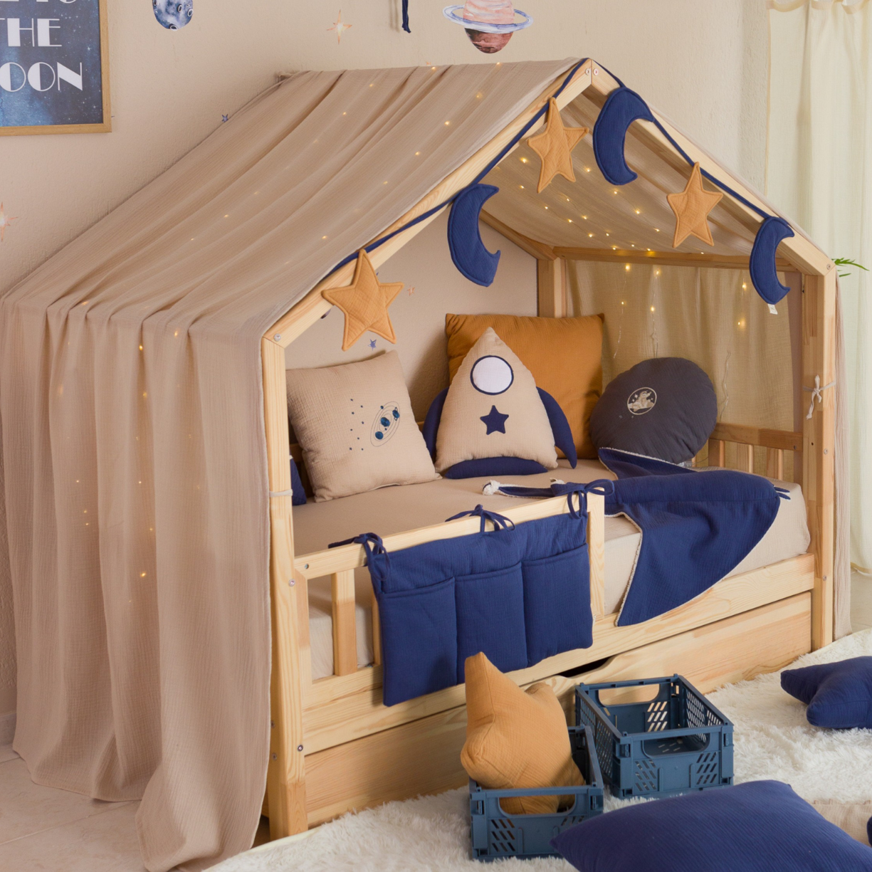 Παιδικό Κρεβάτι Σπιτάκι Montessori Olivia Plus – Με Δεύτερο κρεβάτι συρτάρι, Κιτ Μετατροπής, Φινίρισμα Μελισσοκέρι & ΔΩΡΟ Κουρτίνα - HEBE KIDS HOME